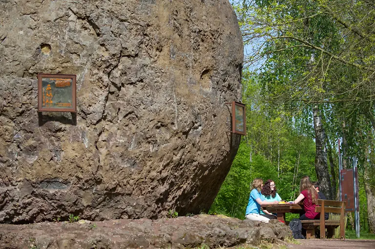 Lavabombe Strohn©Natur- und Geopark Vulkaneifel_Kappest_KPK632333
